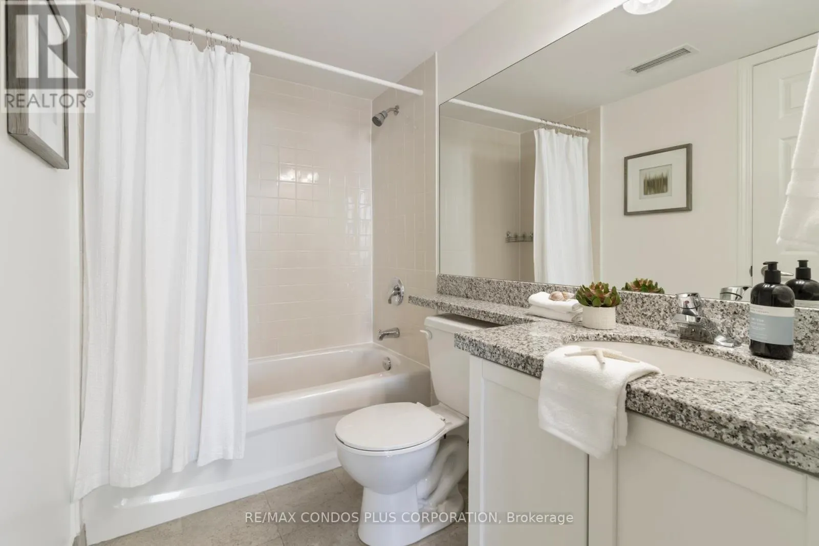1215 - 230 QUEENS QUAY W
