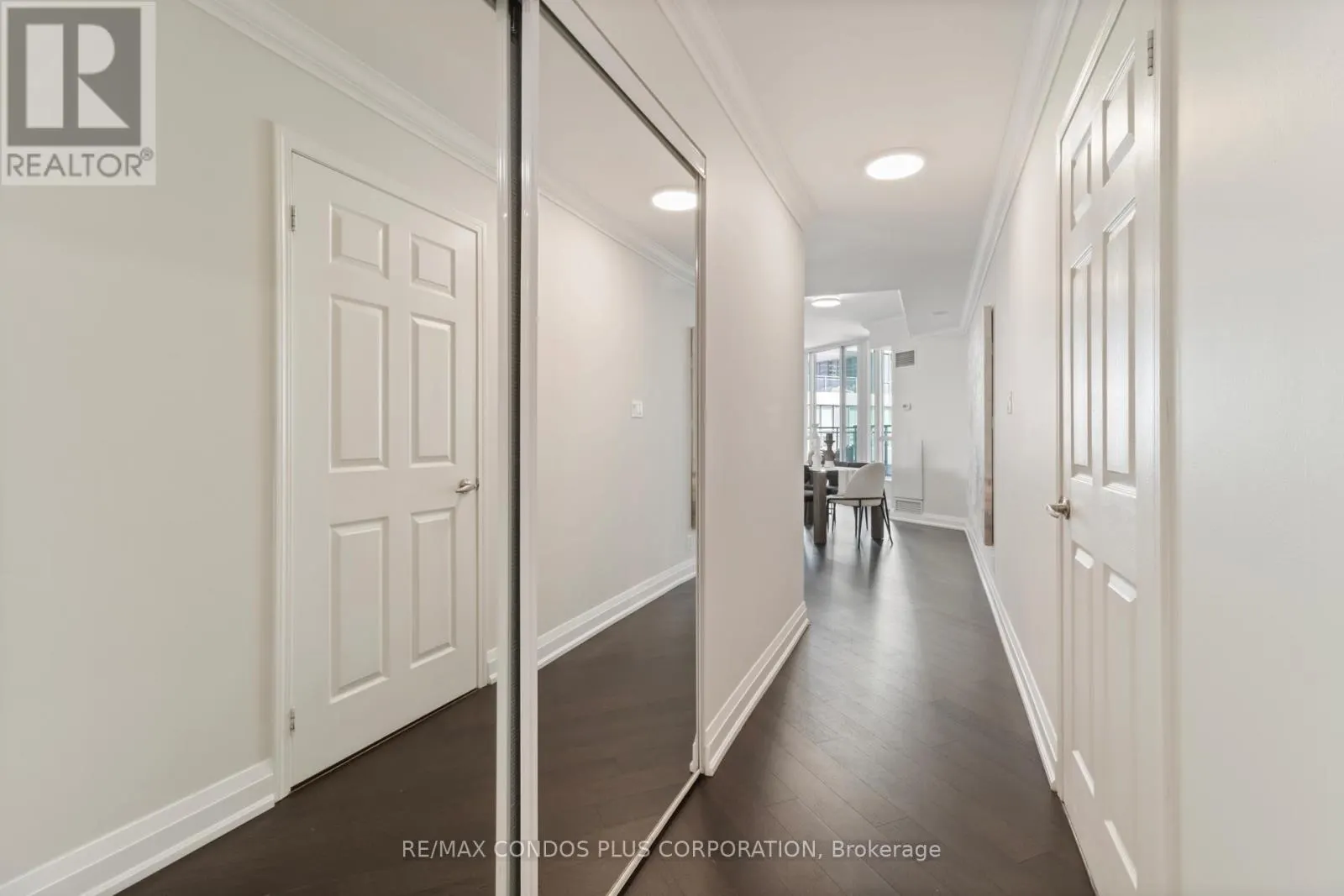 1215 - 230 QUEENS QUAY W