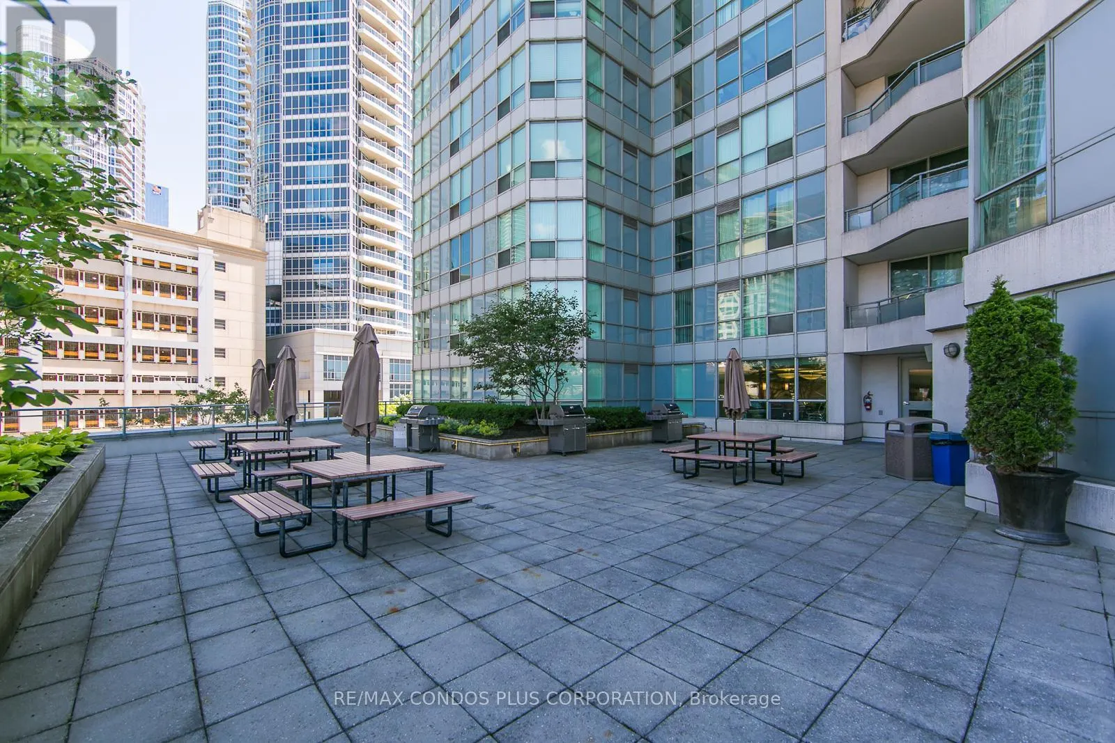 1215 - 230 QUEENS QUAY W