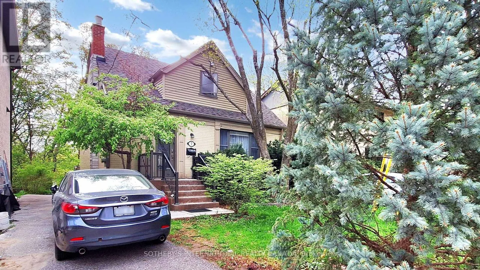 LOWER LEVEL - 7 WALKER ROAD