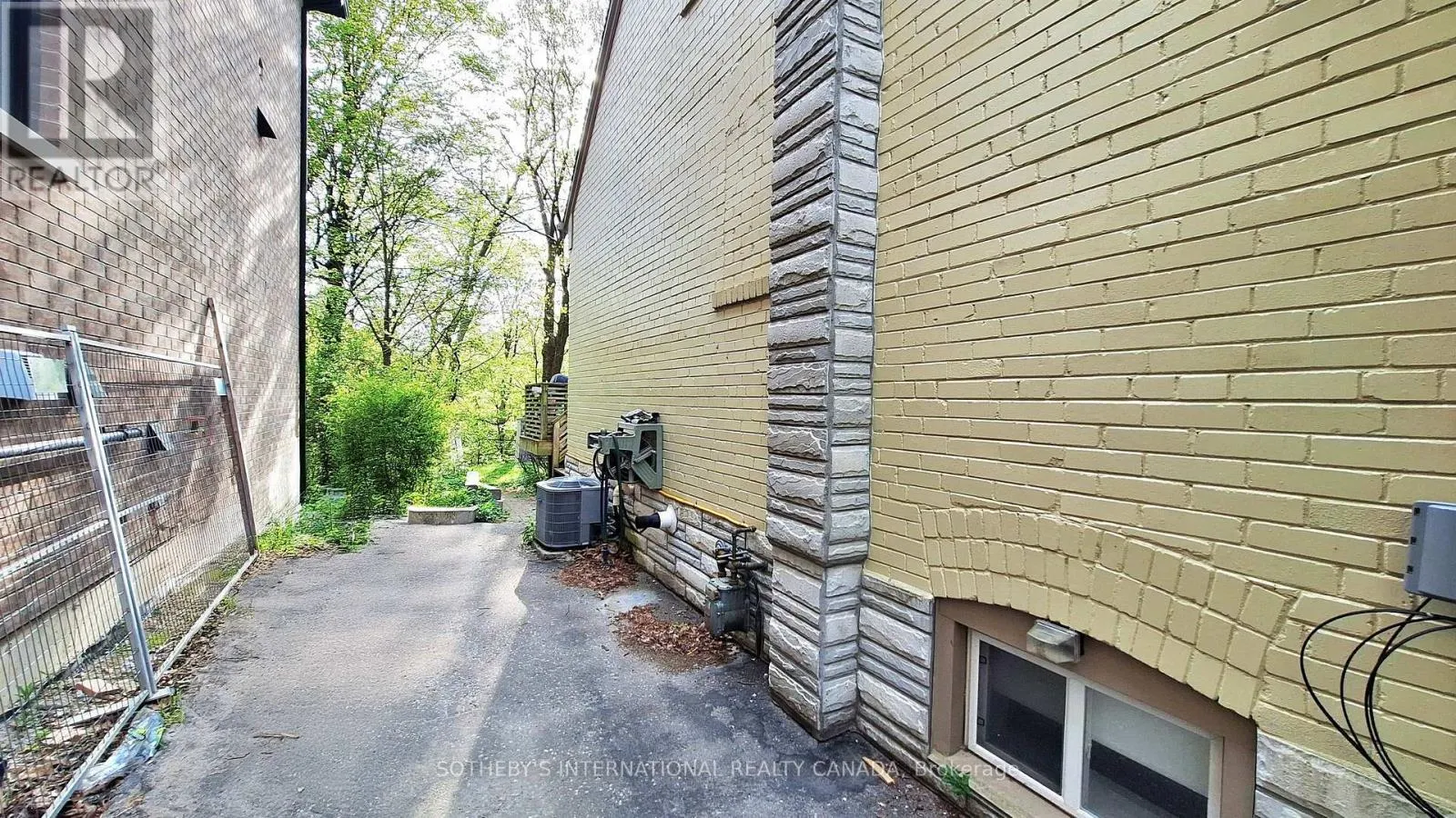 LOWER LEVEL - 7 WALKER ROAD