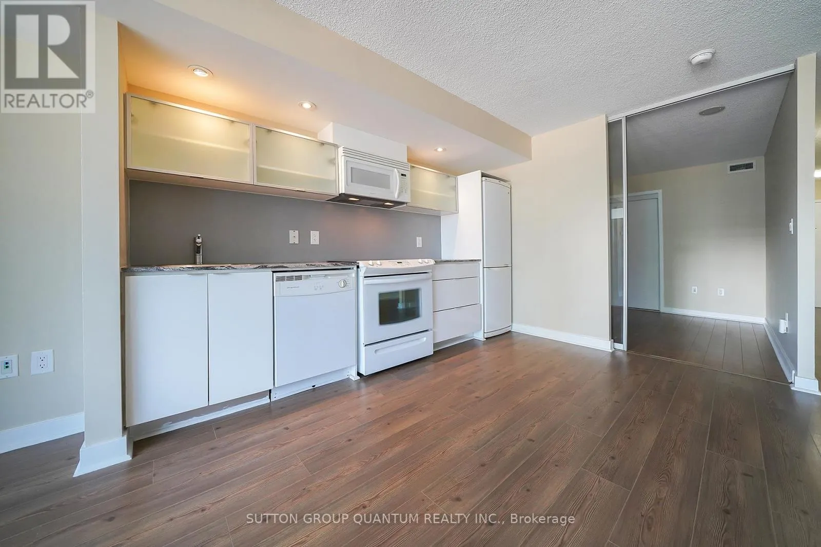 518 - 4K SPADINA AVENUE
