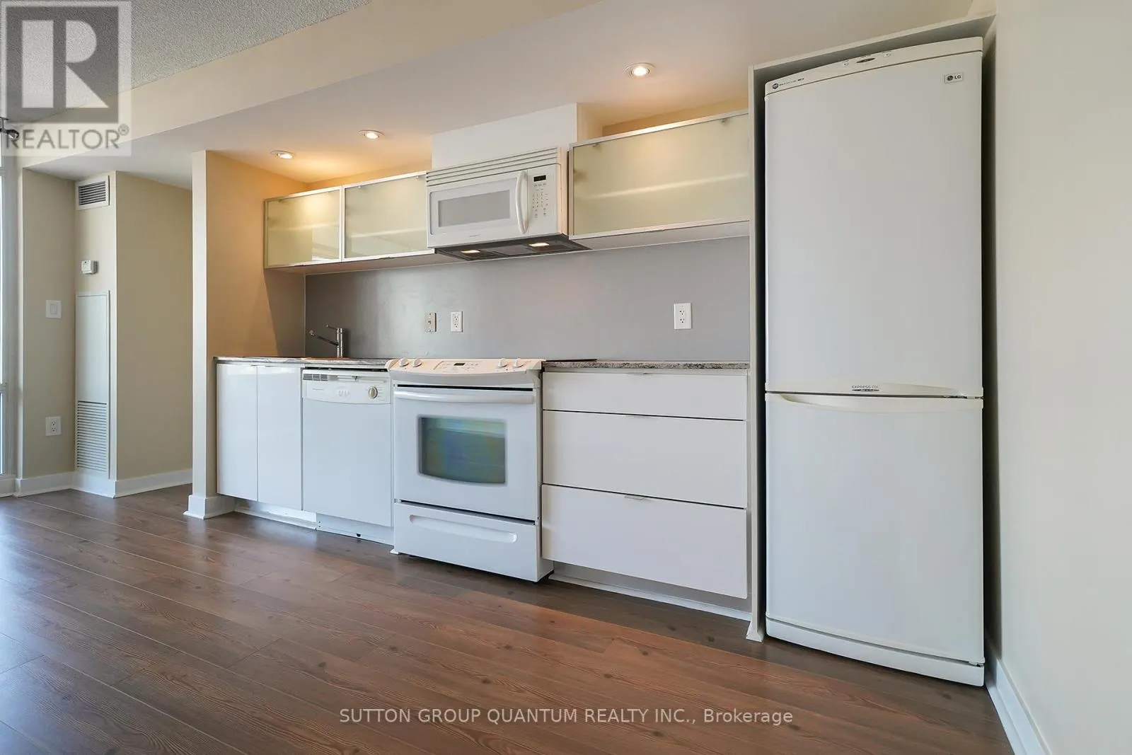 518 - 4K SPADINA AVENUE
