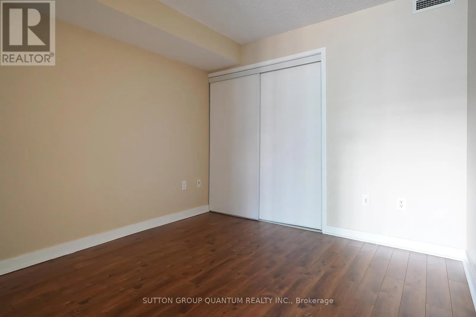 518 - 4K SPADINA AVENUE
