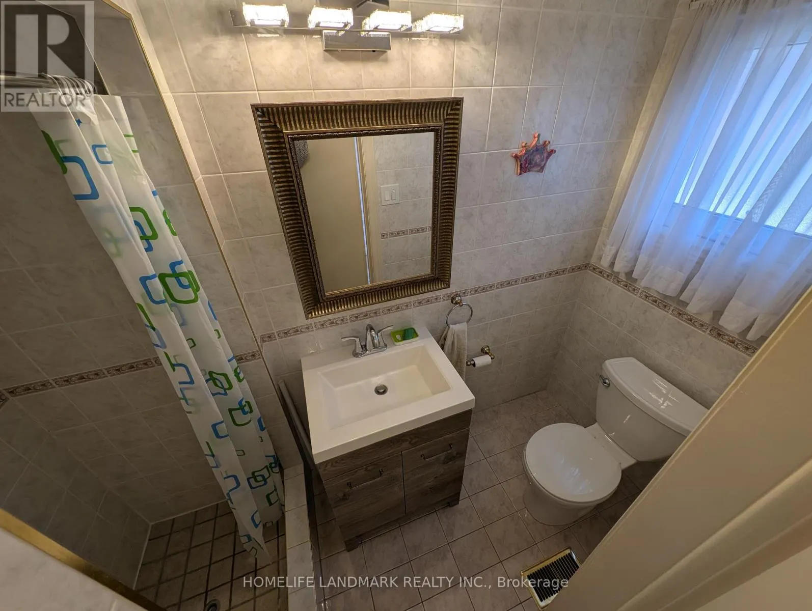 (GROUND LEVEL UNIT) - 56 BICKERTON CRESCENT