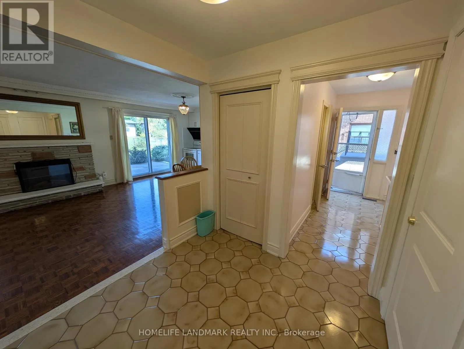 (GROUND LEVEL UNIT) - 56 BICKERTON CRESCENT