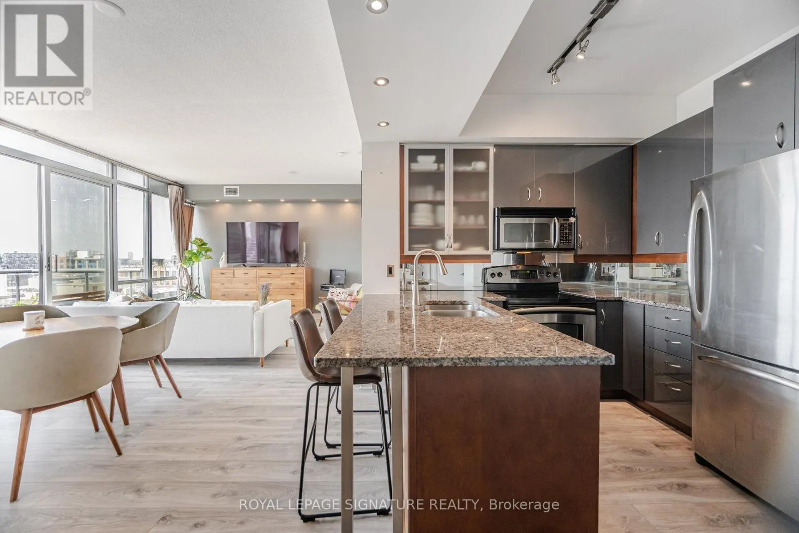 1405 - 438 KING STREET W