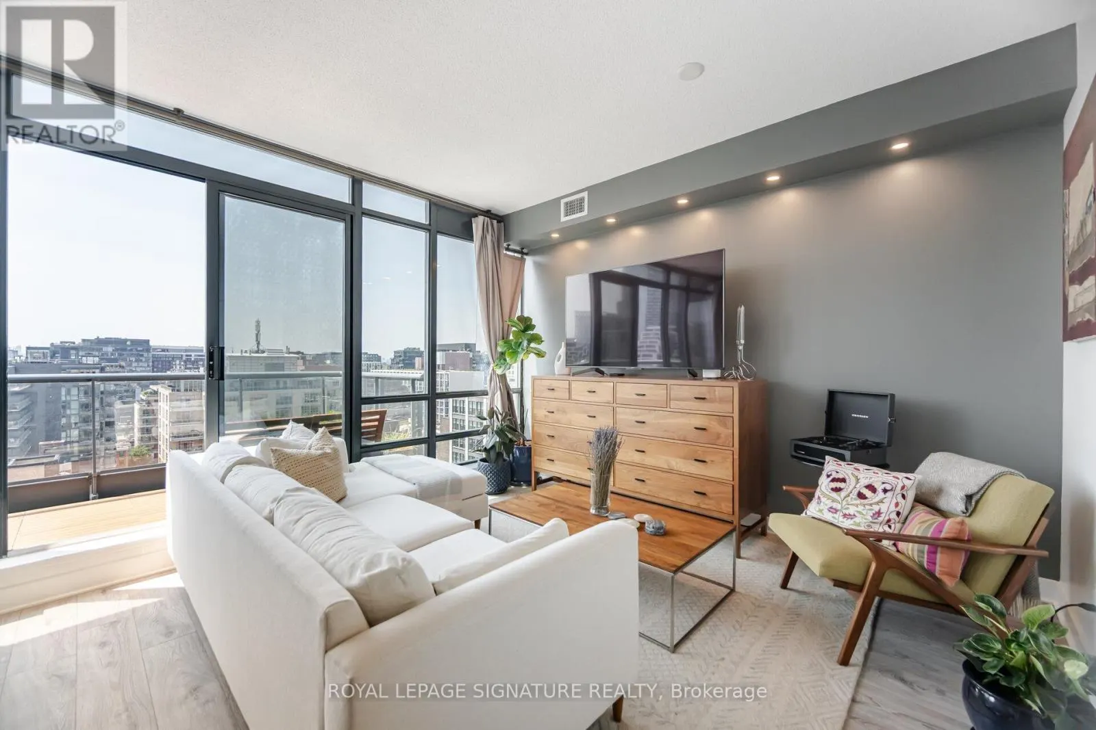 1405 - 438 KING STREET W