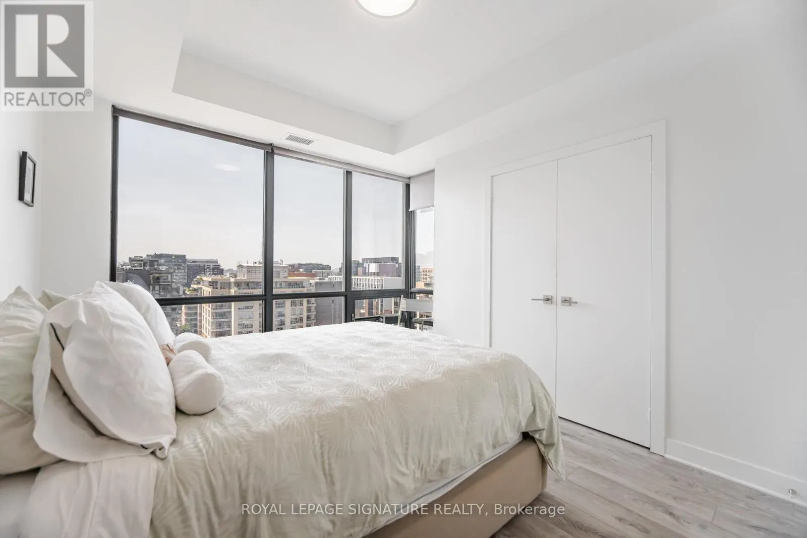 1405 - 438 KING STREET W