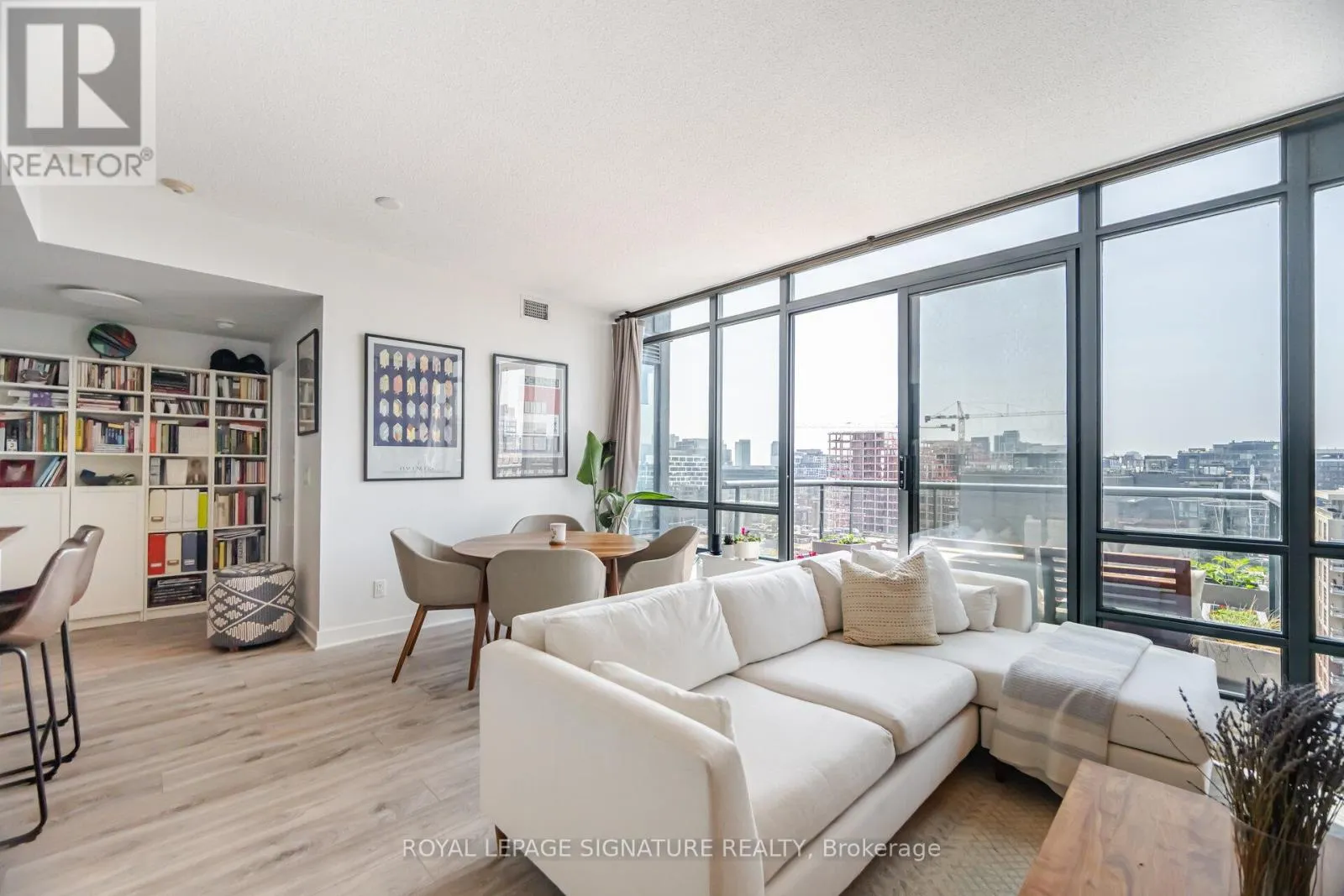 1405 - 438 KING STREET W