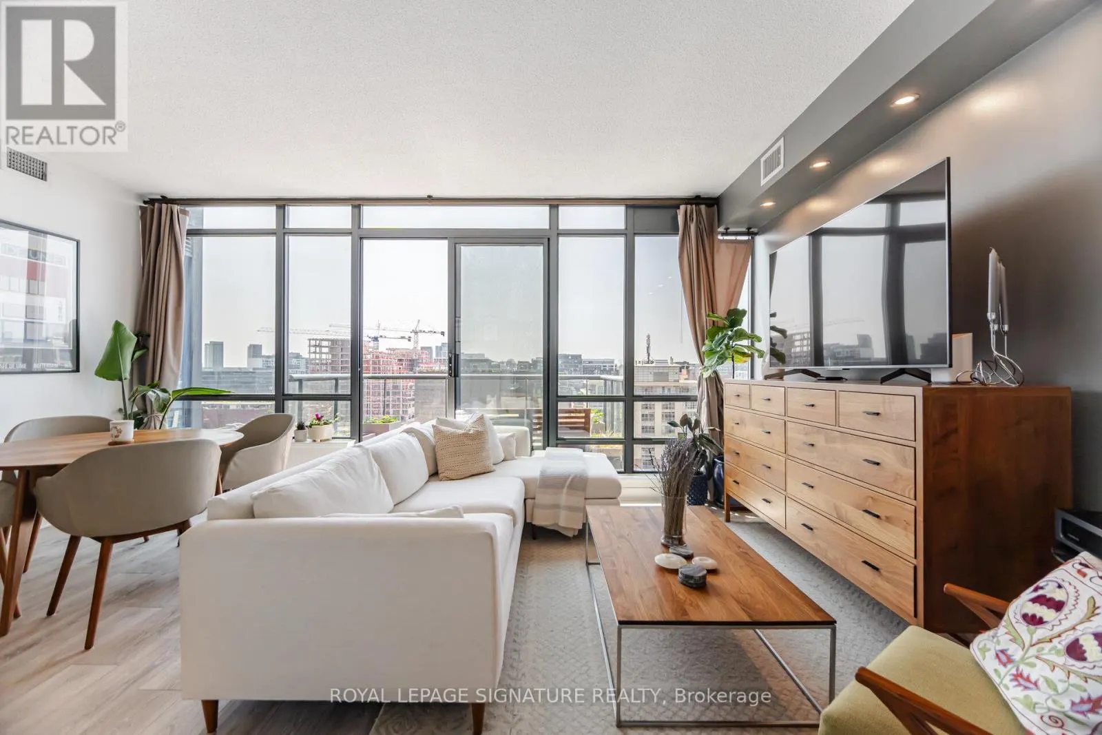 1405 - 438 KING STREET W