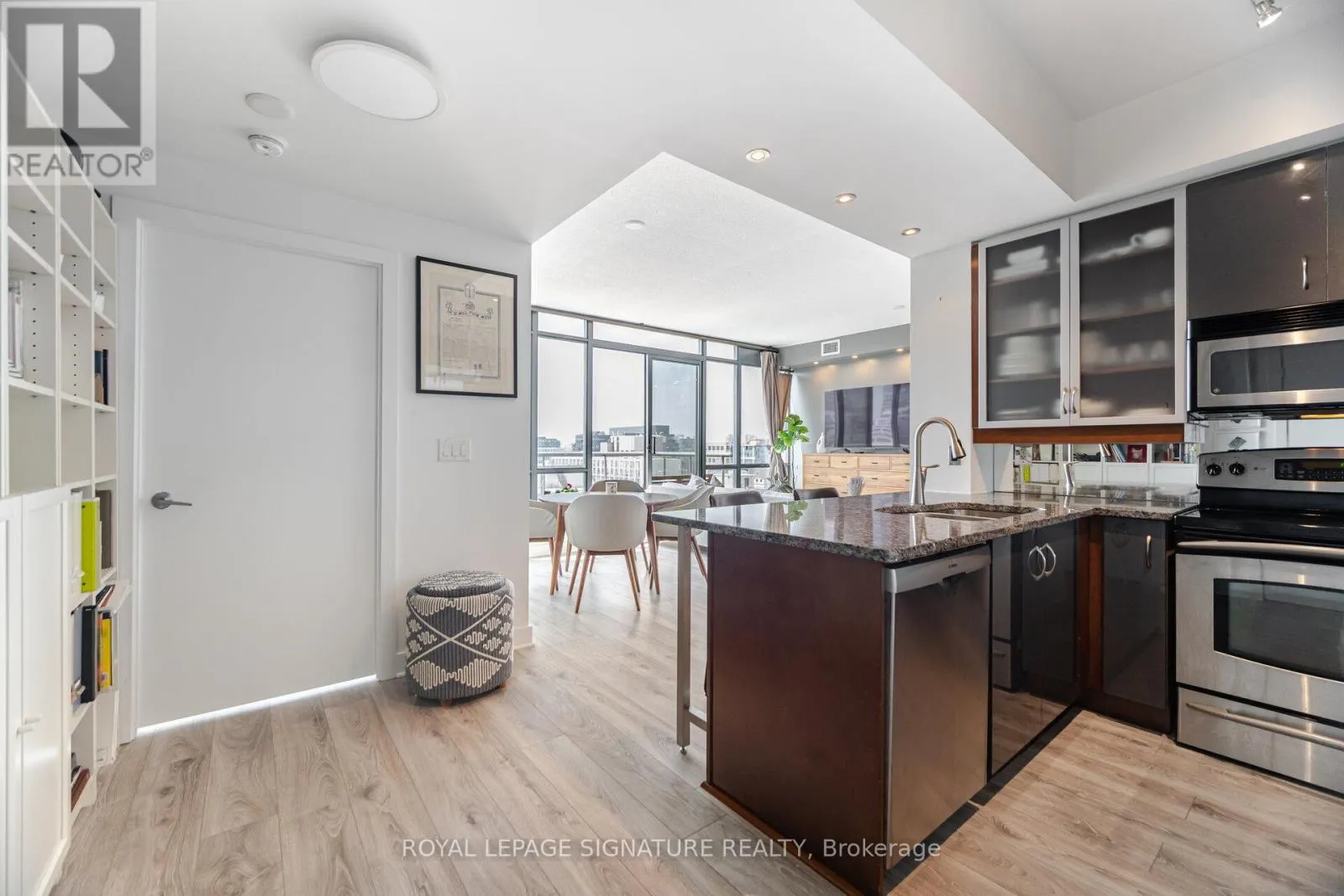 1405 - 438 KING STREET W