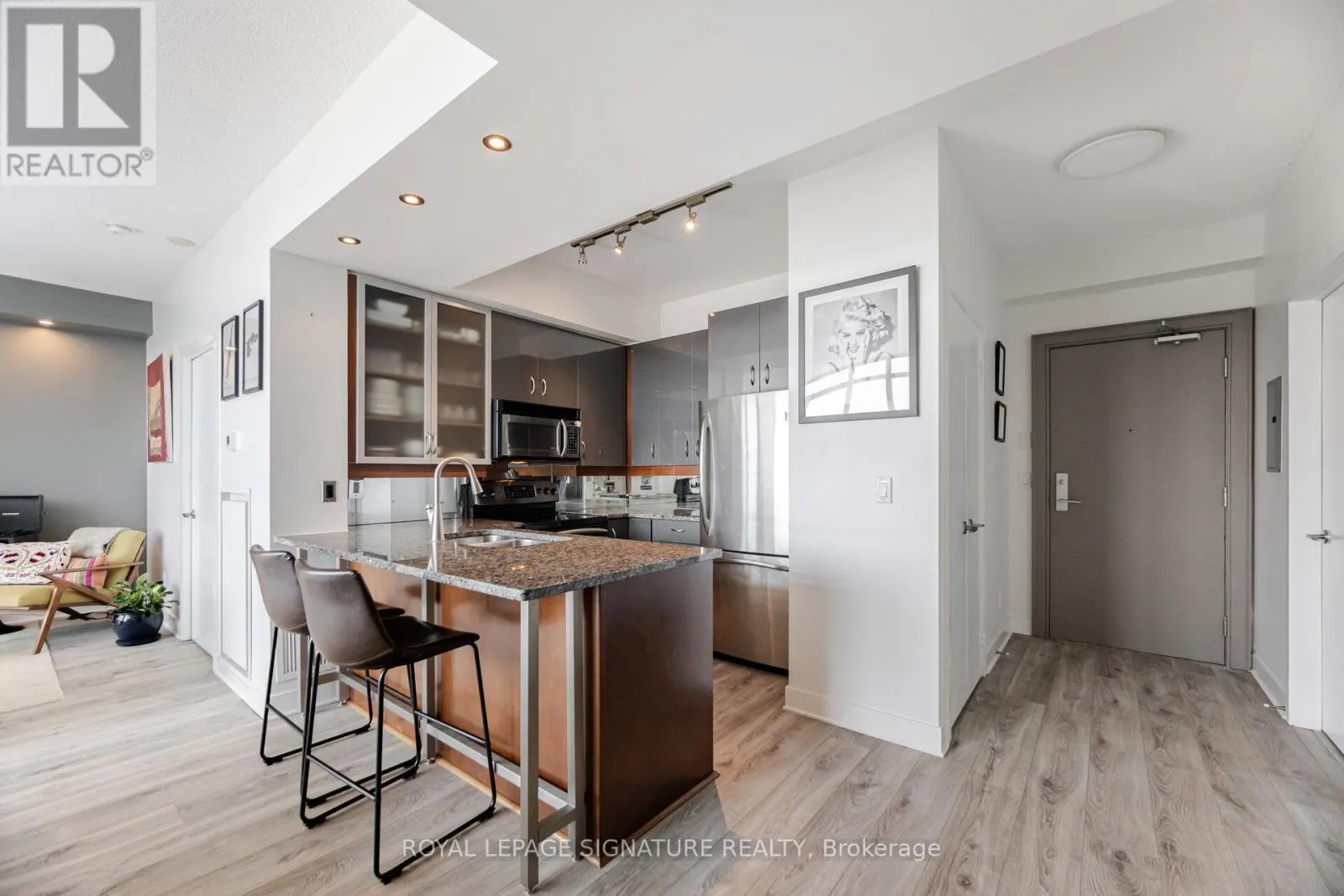 1405 - 438 KING STREET W