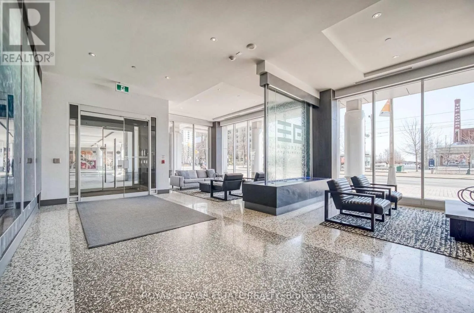 402 - 218 QUEENS QUAY W