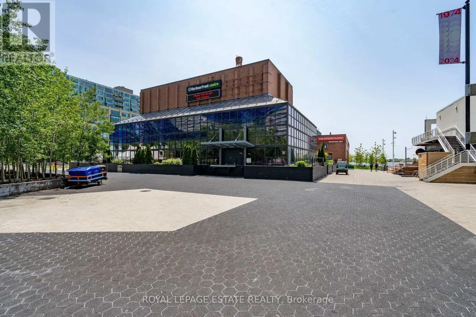 402 - 218 QUEENS QUAY W