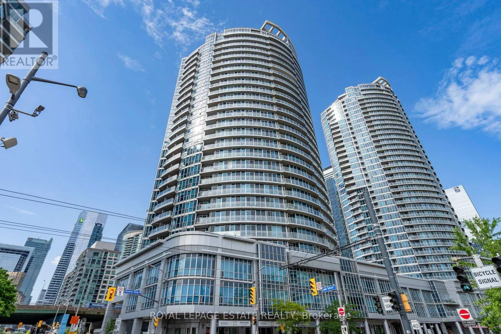 402 - 218 QUEENS QUAY W