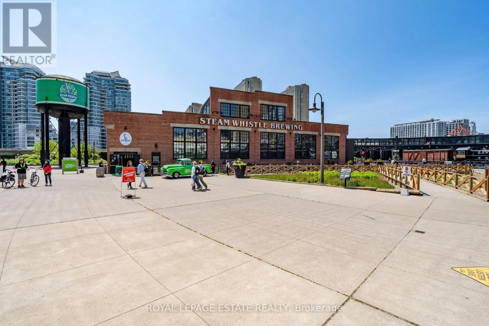 402 - 218 QUEENS QUAY W