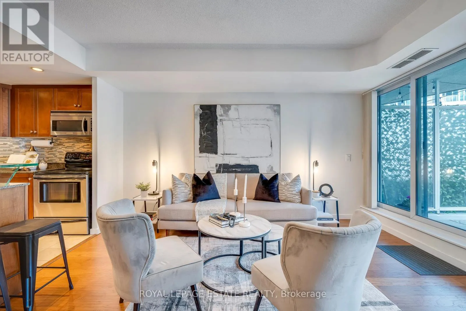 402 - 218 QUEENS QUAY W