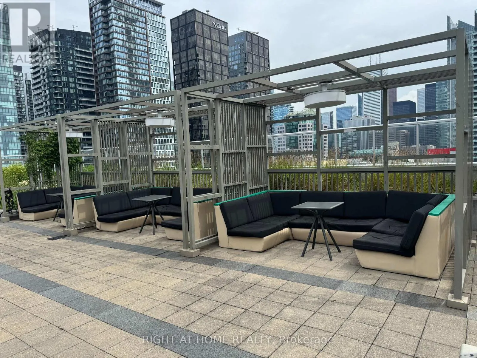 1812 - 352 FRONT STREET W