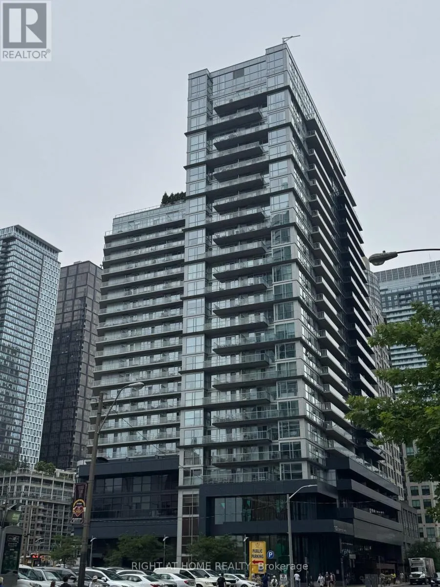 1812 - 352 FRONT STREET W