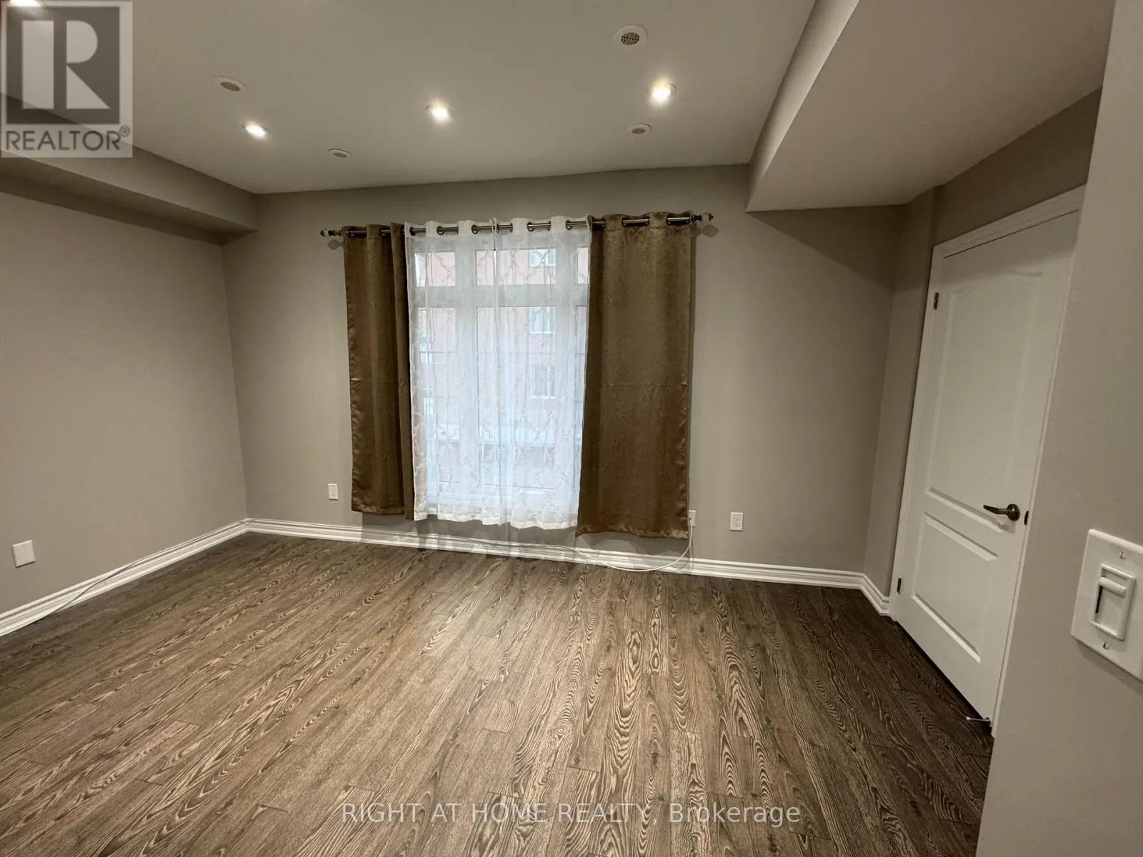 19 - 37 DREWRY AVENUE