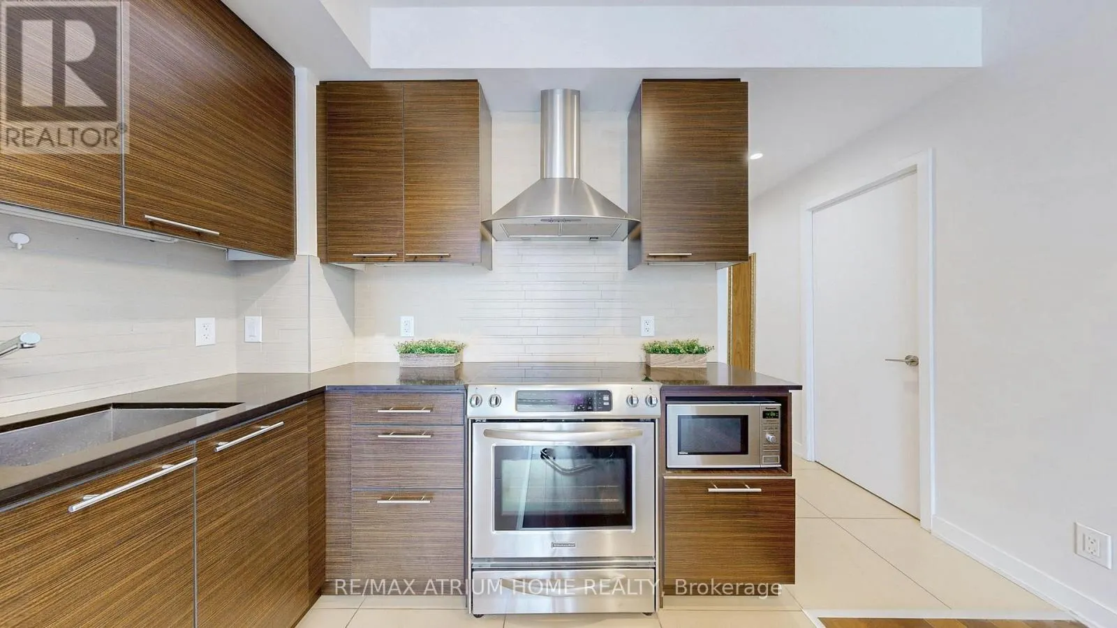 2213 - 1 MARKET STREET