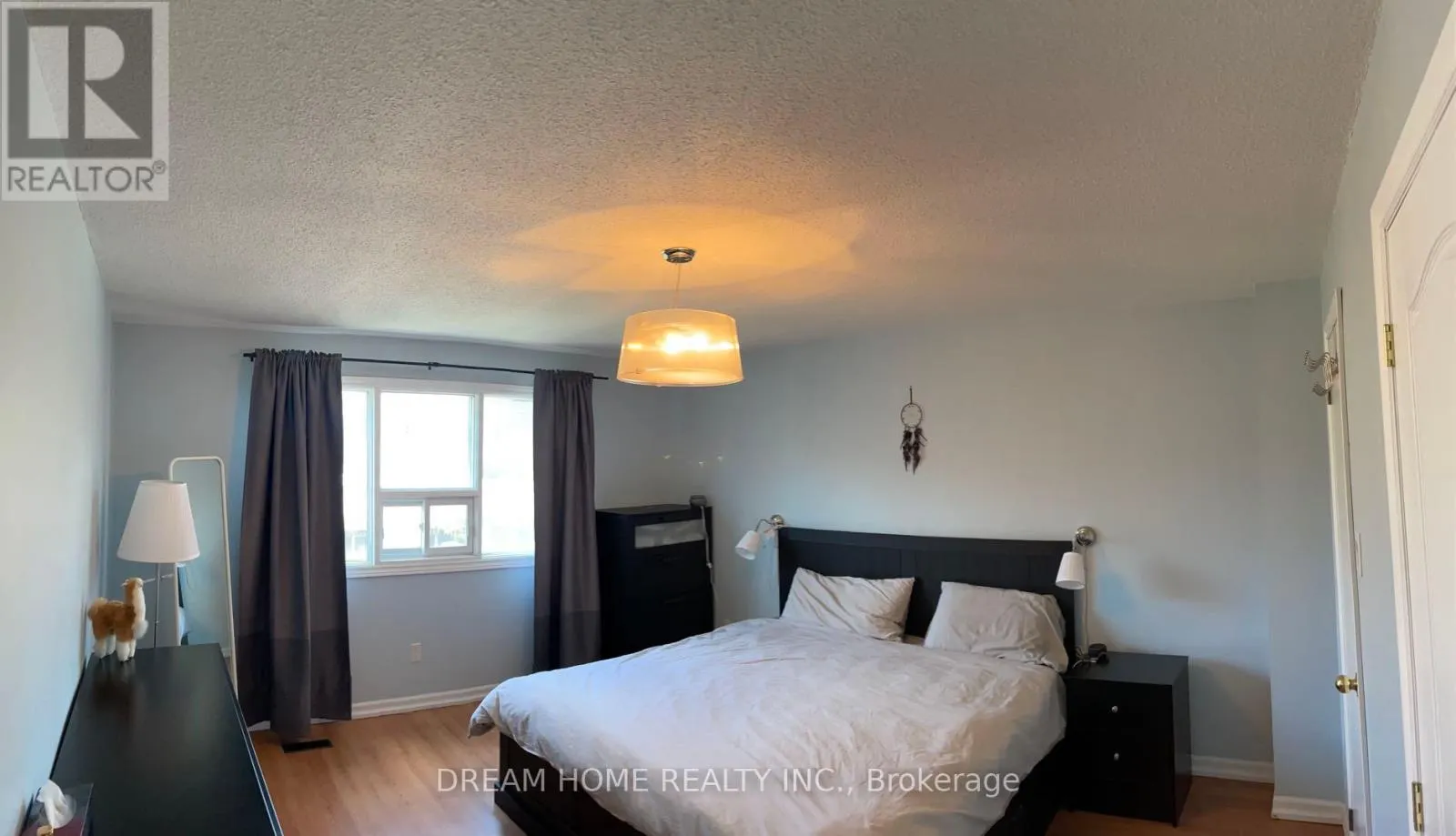 6 - 74 UPPER CANADA DRIVE
