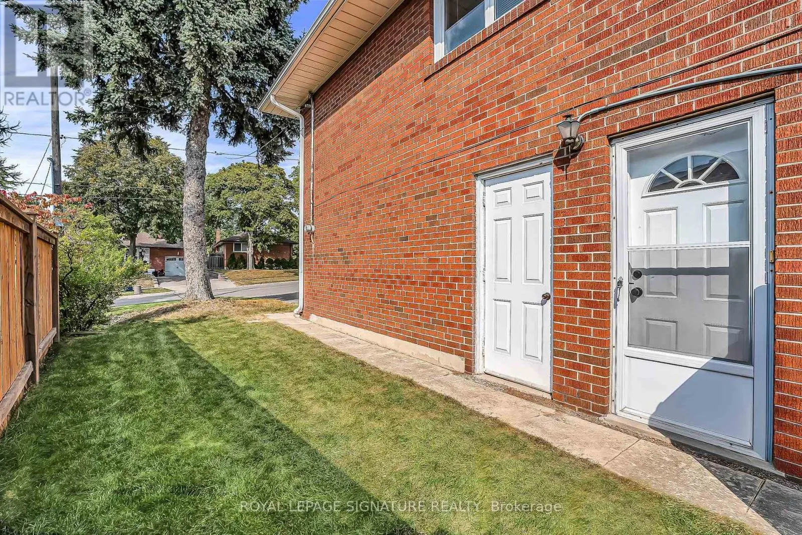 81 BROADLANDS BOULEVARD