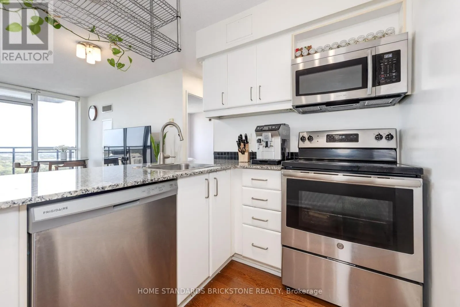 2712 - 33 SHEPPARD AVENUE E