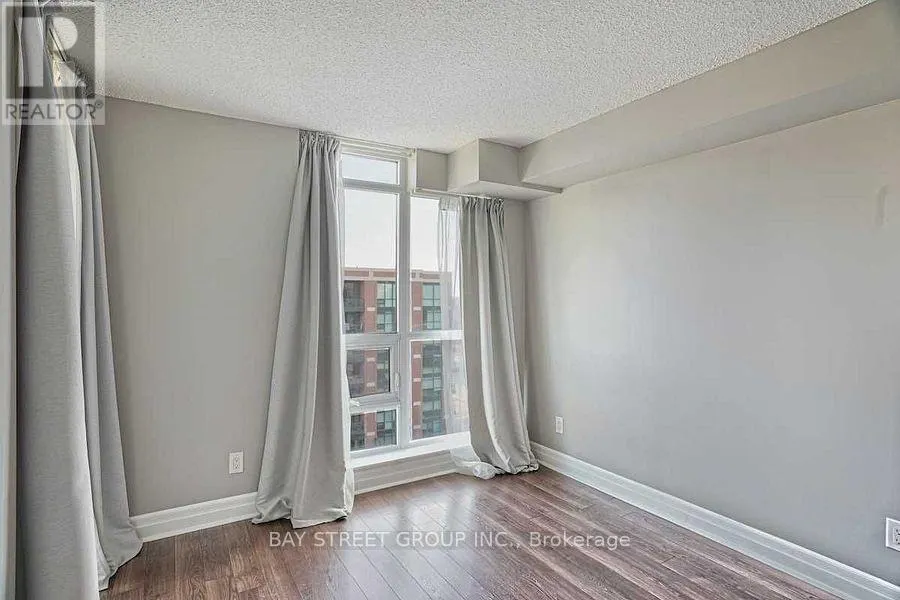 940 - 525 WILSON AVENUE
