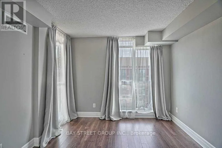940 - 525 WILSON AVENUE