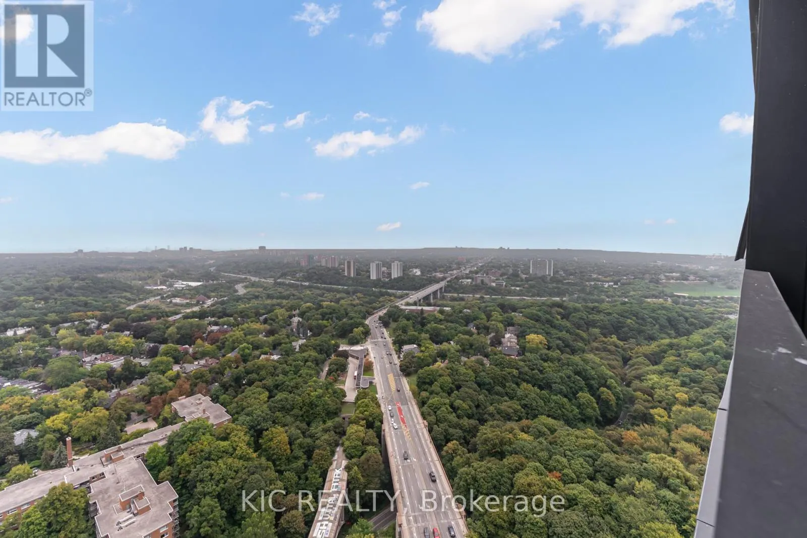 3923 - 585 BLOOR STREET E
