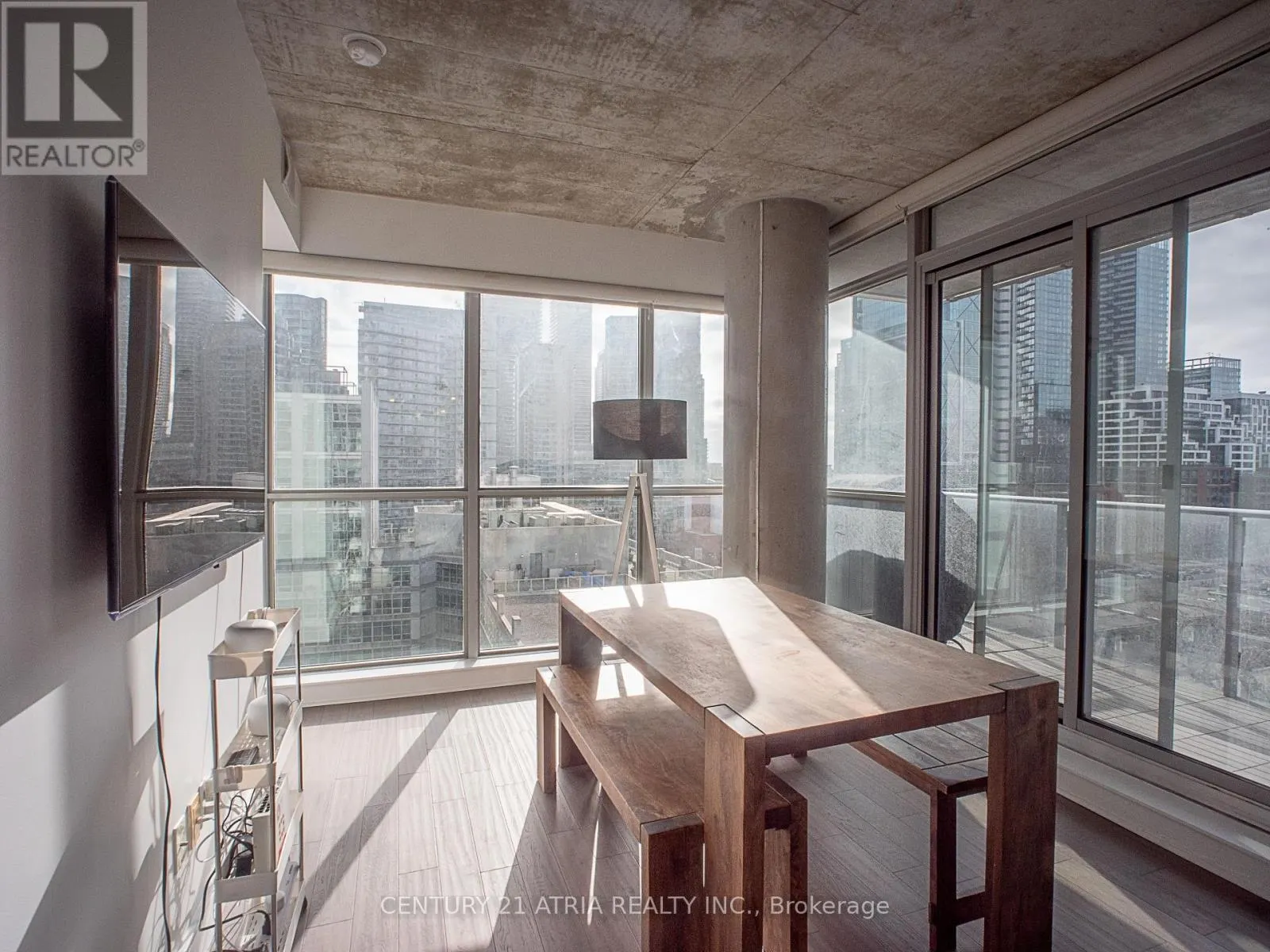 902 - 375 KING STREET W