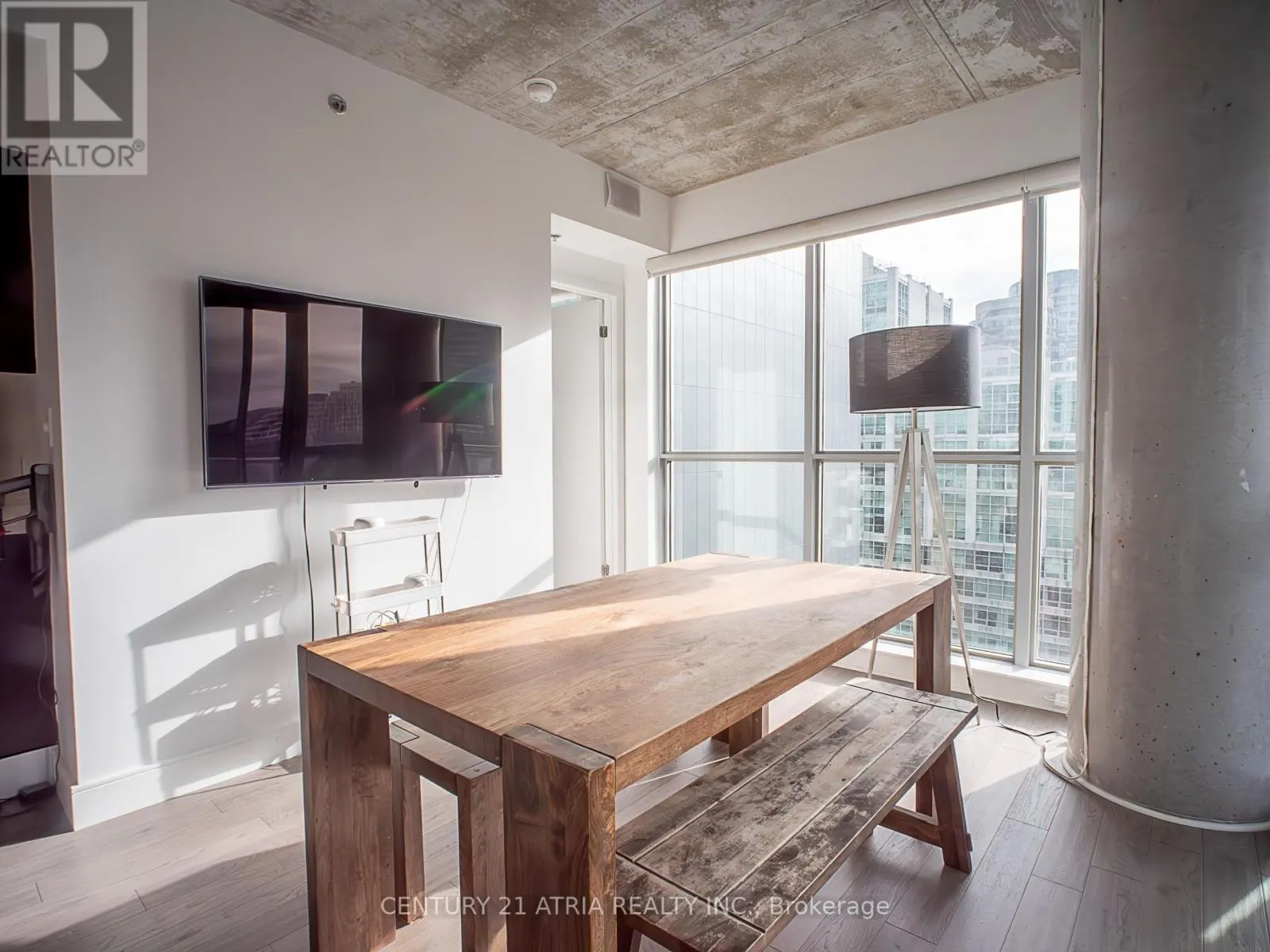 902 - 375 KING STREET W