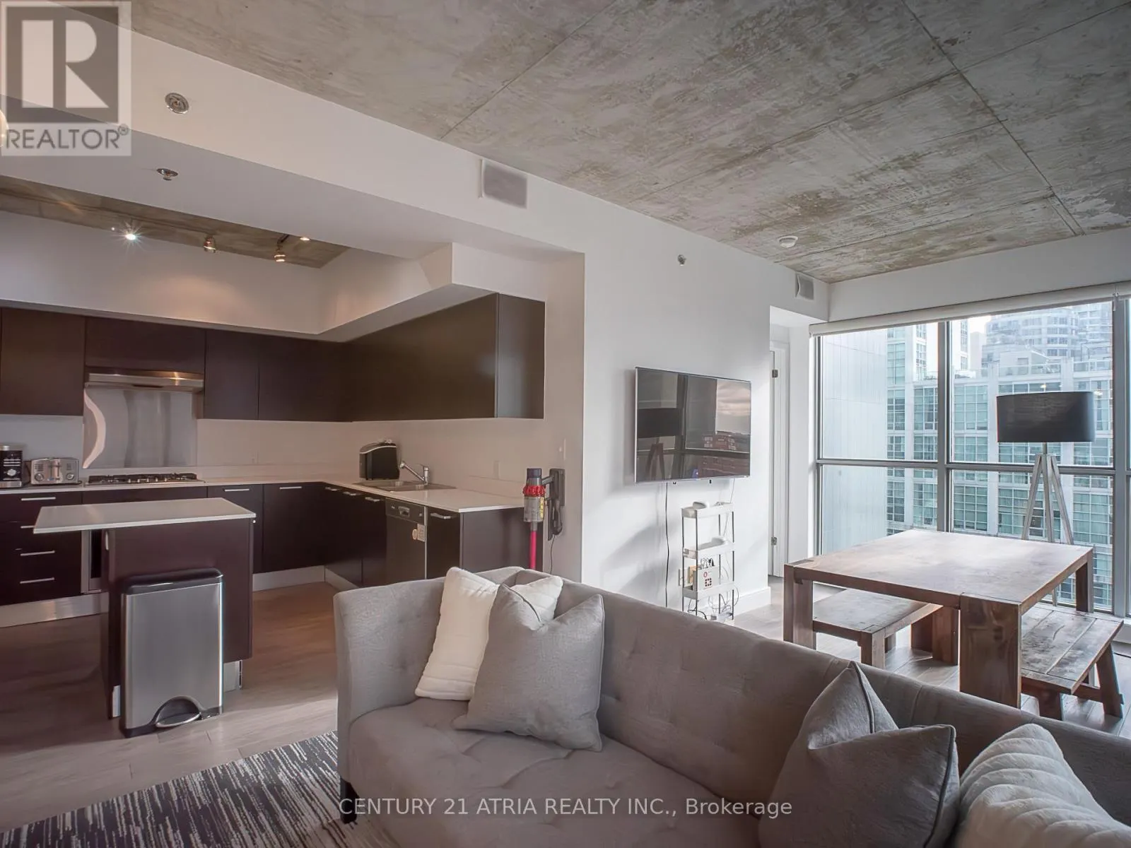 902 - 375 KING STREET W