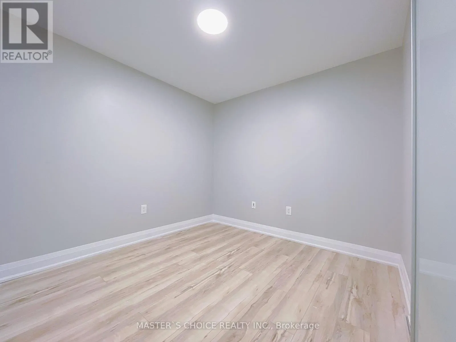 220 - 4K SPADINA AVENUE