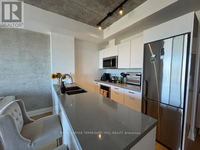 1212 - 608 RICHMOND STREET