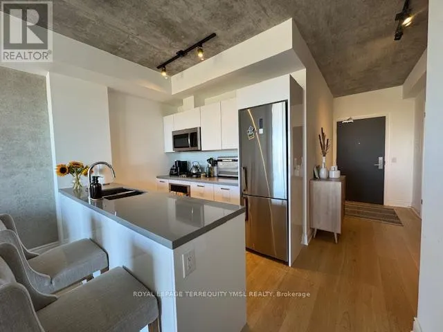 1212 - 608 RICHMOND STREET