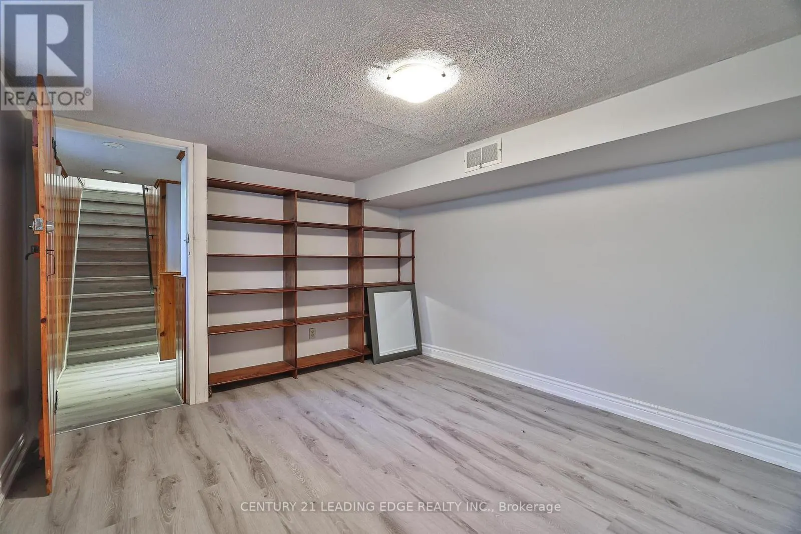 26 ELVASTON DRIVE
