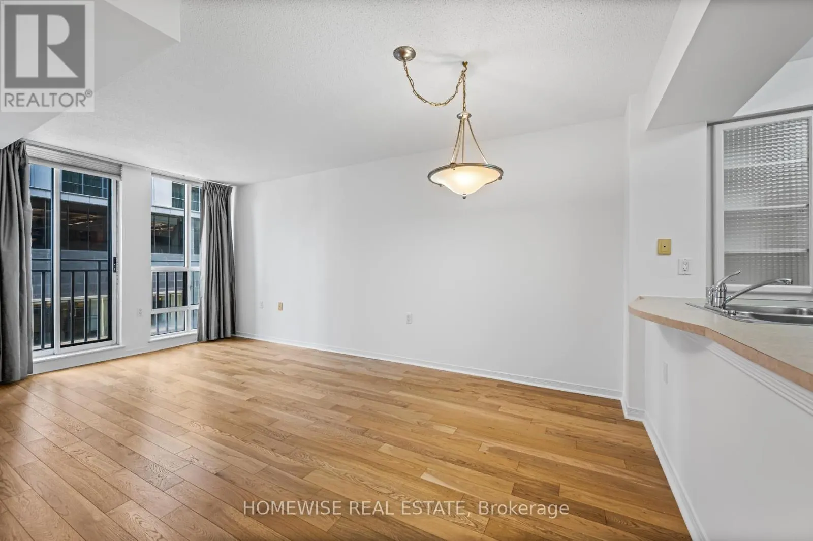 601 - 388 BLOOR STREET E