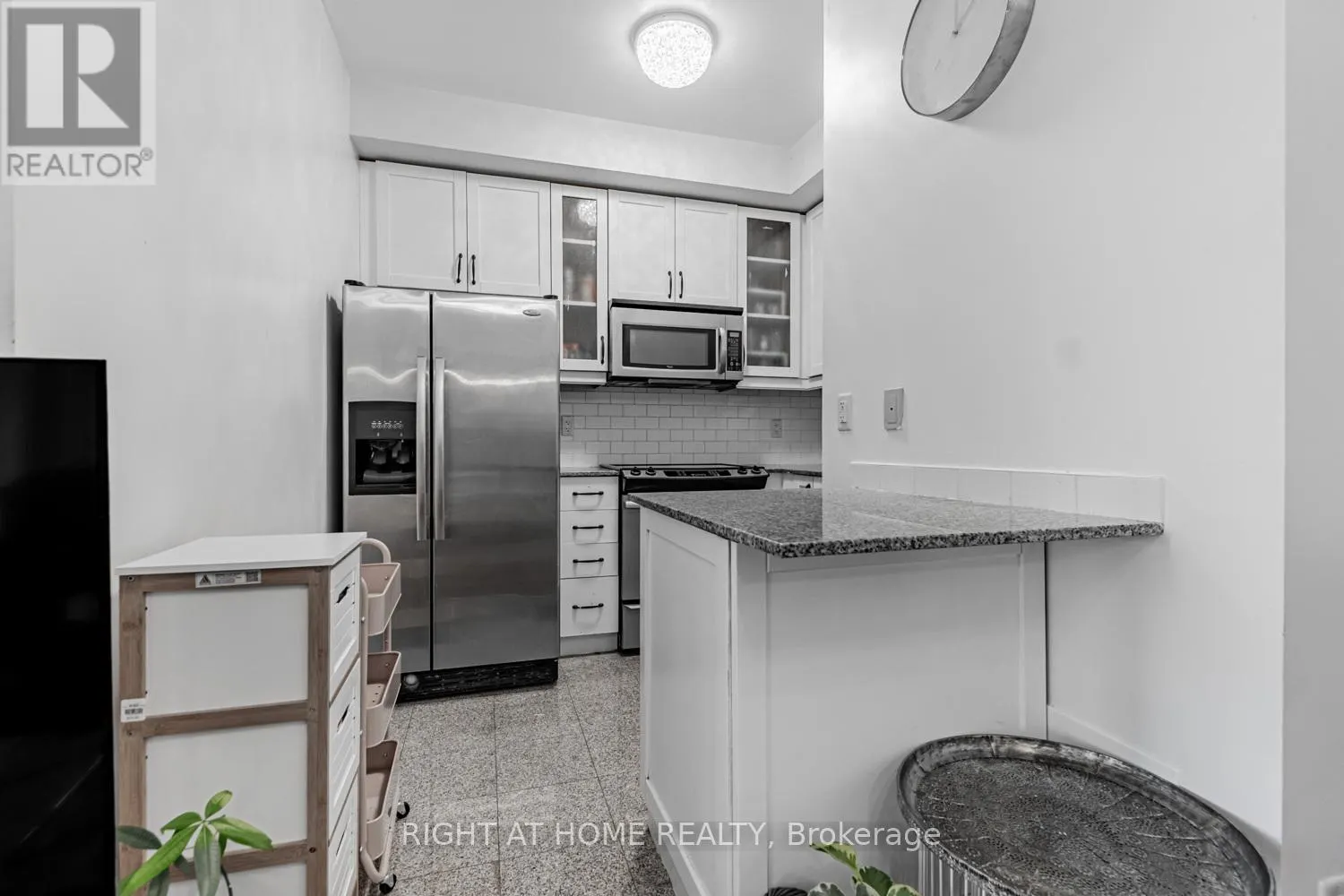 815 - 18 HOLMES AVENUE