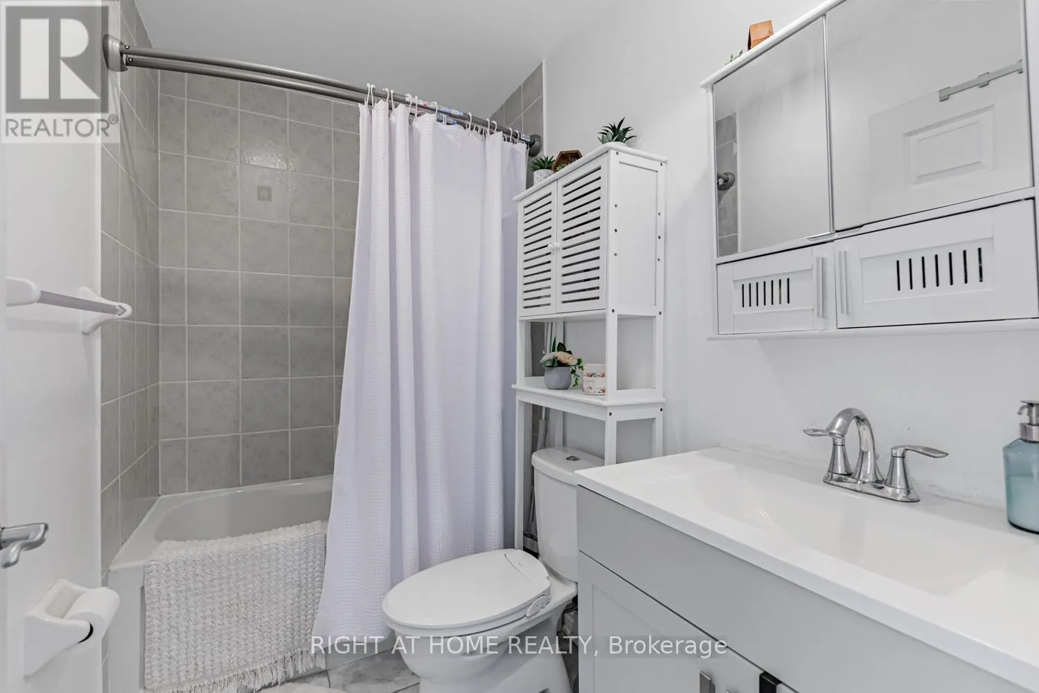 815 - 18 HOLMES AVENUE