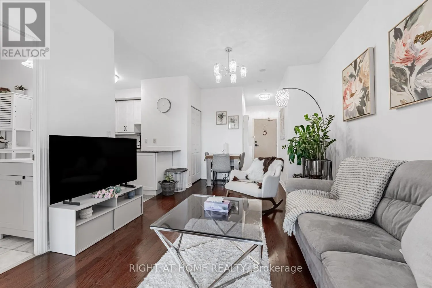 815 - 18 HOLMES AVENUE