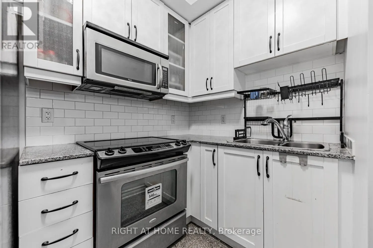 815 - 18 HOLMES AVENUE