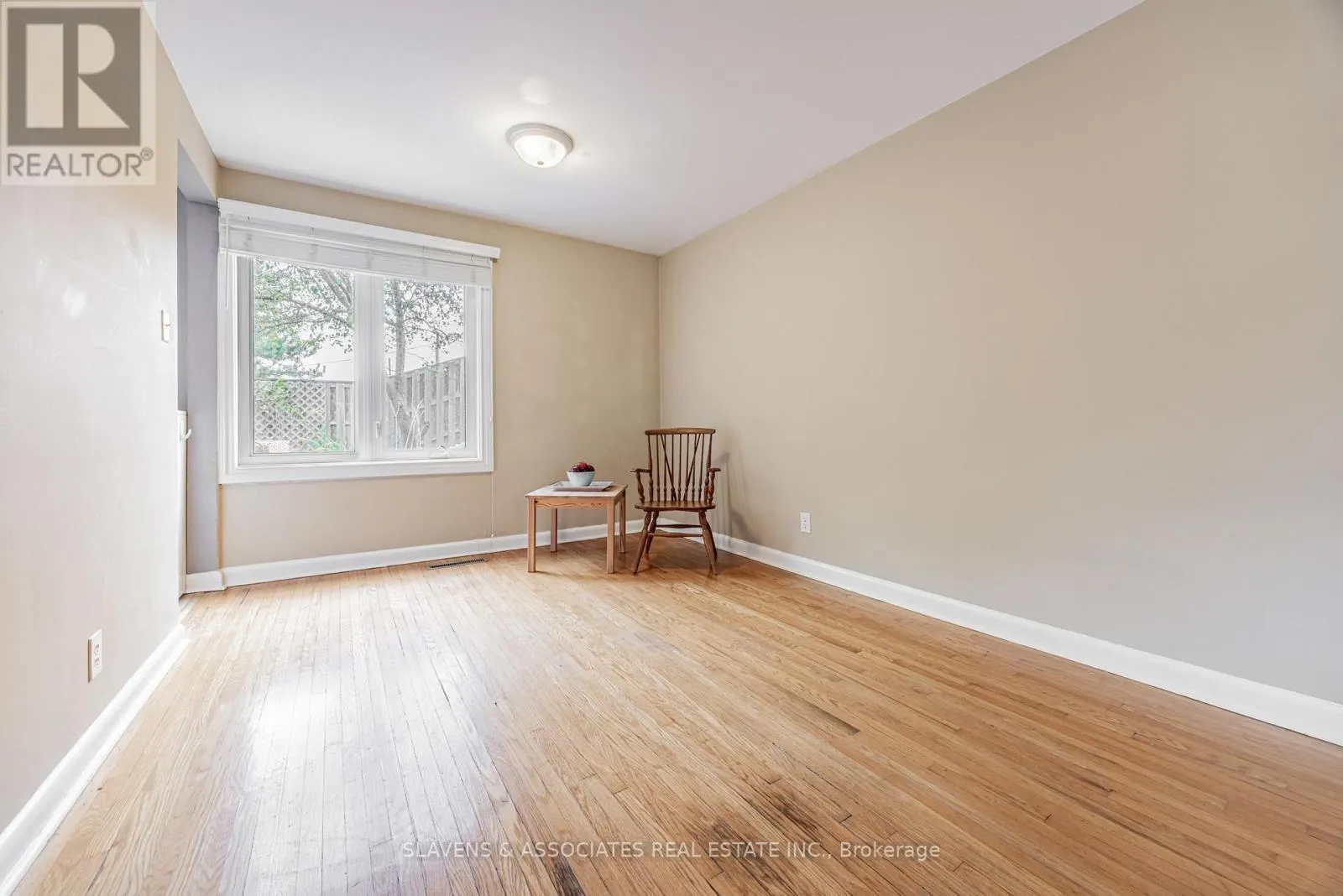 4 BURDOCK LANE