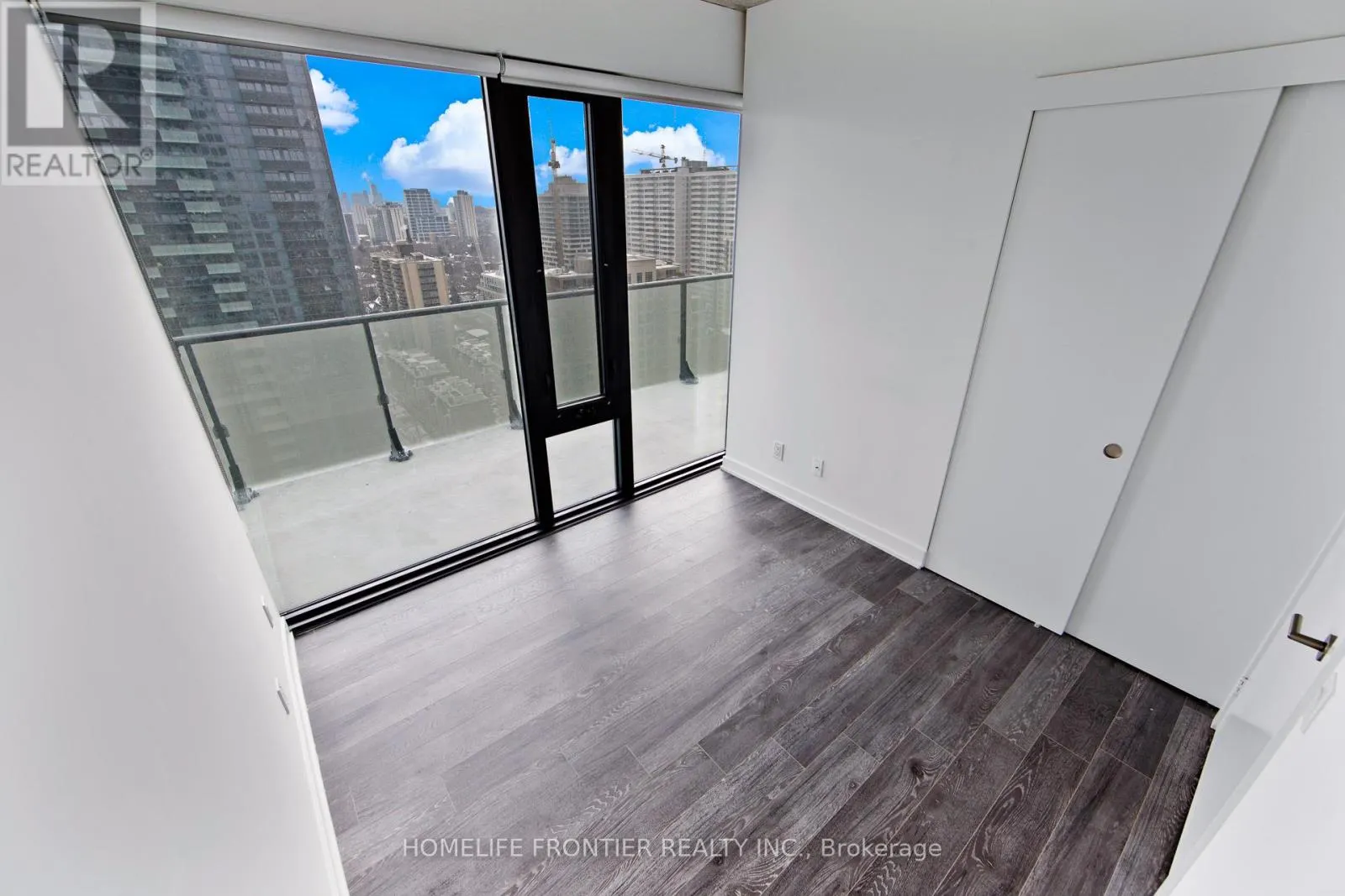 2110 - 185 ROEHAMPTON AVENUE