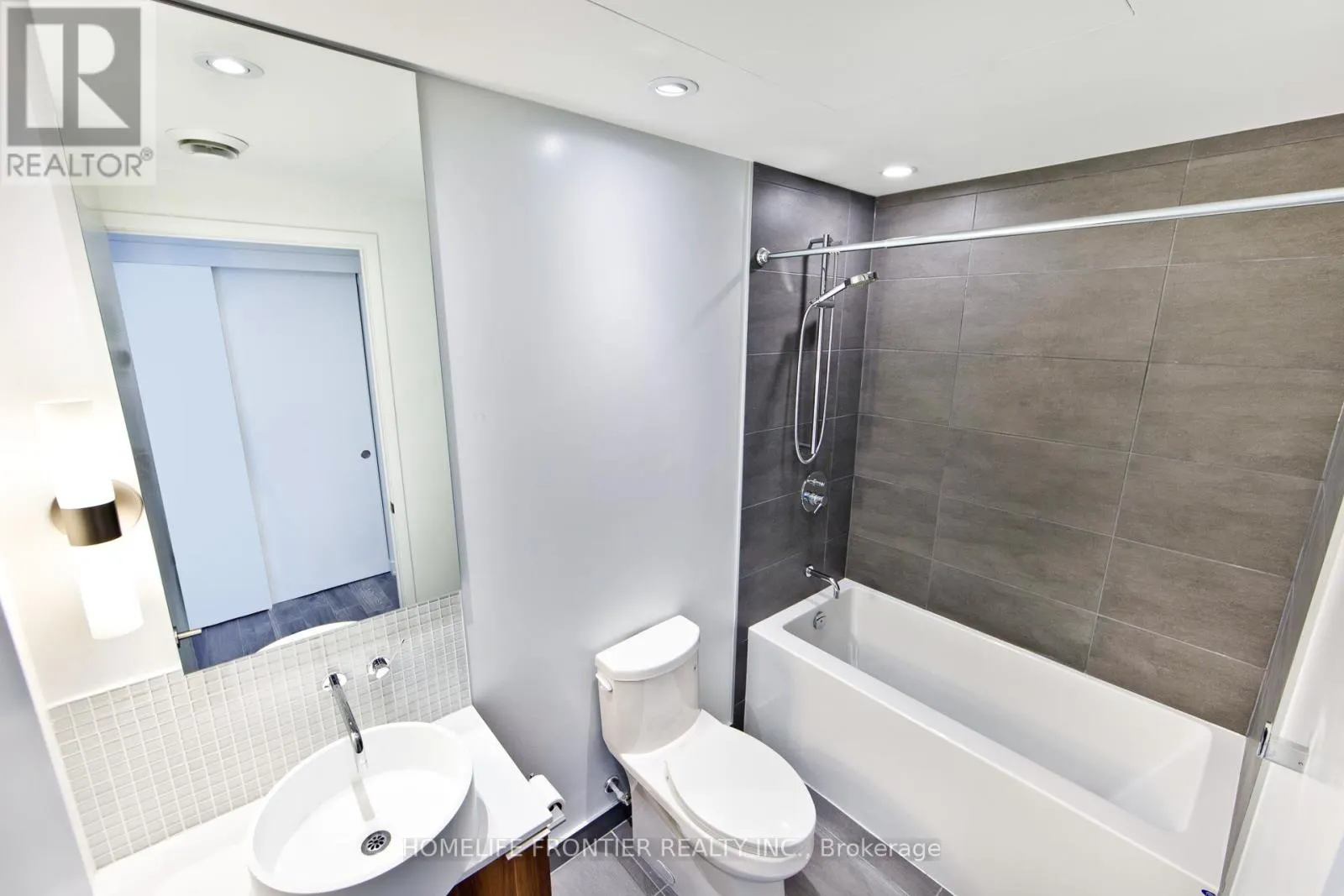 2110 - 185 ROEHAMPTON AVENUE