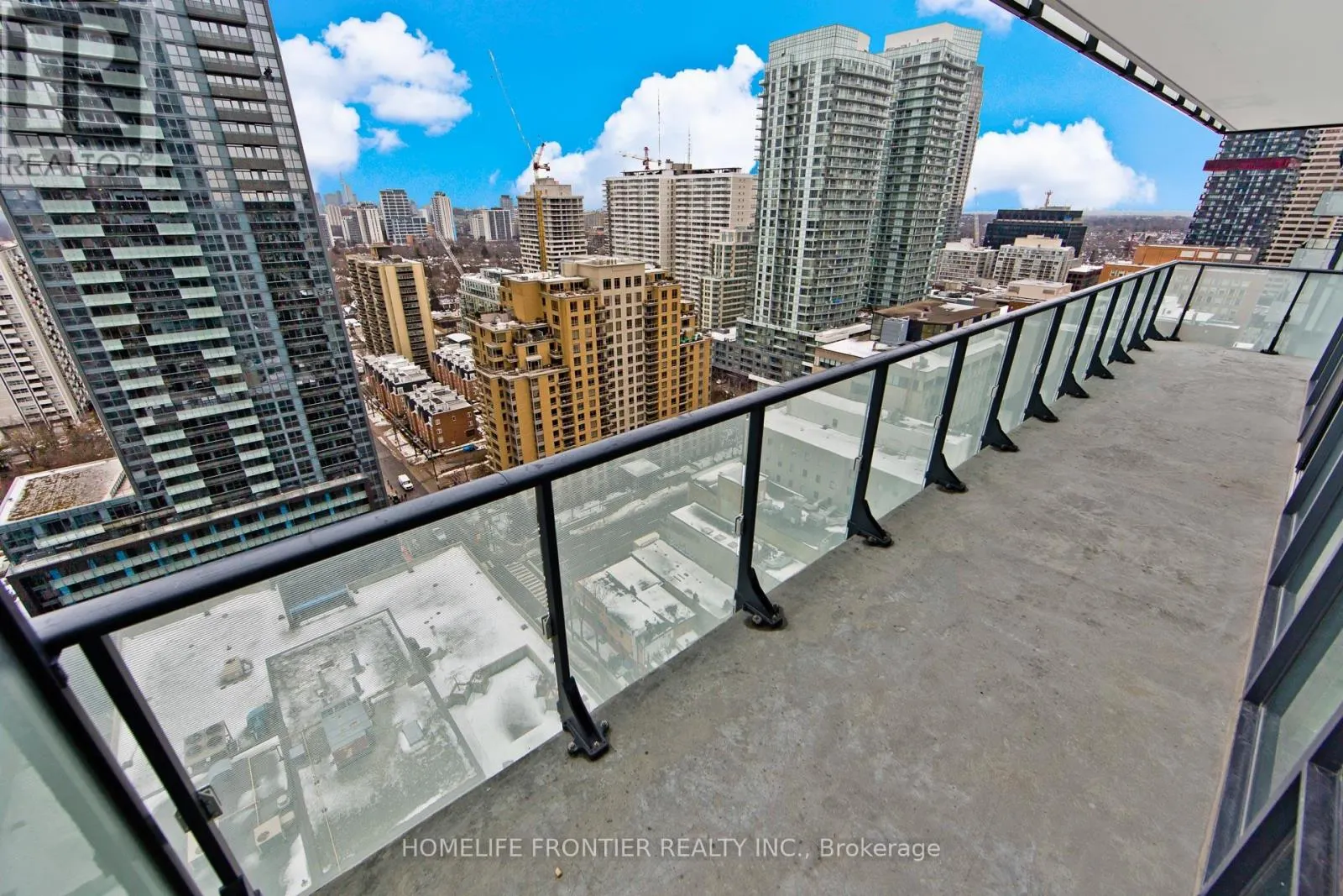 2110 - 185 ROEHAMPTON AVENUE