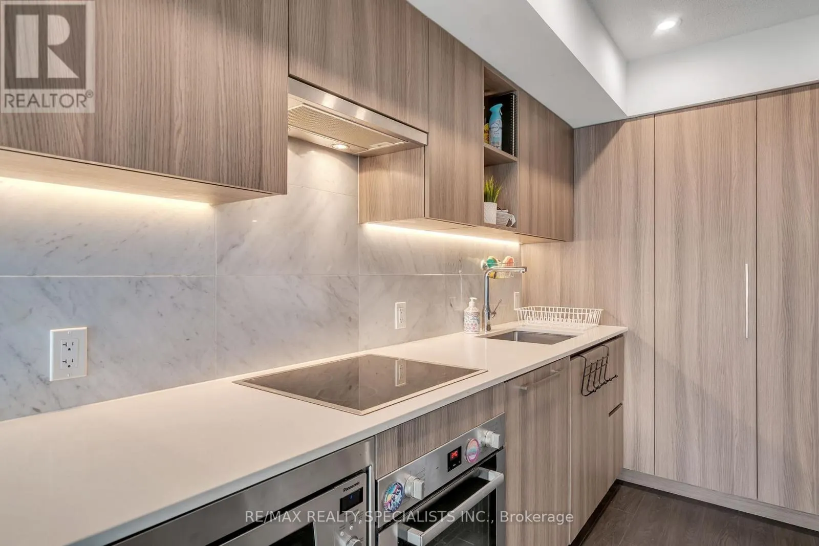 1109 - 19 BATHURST STREET