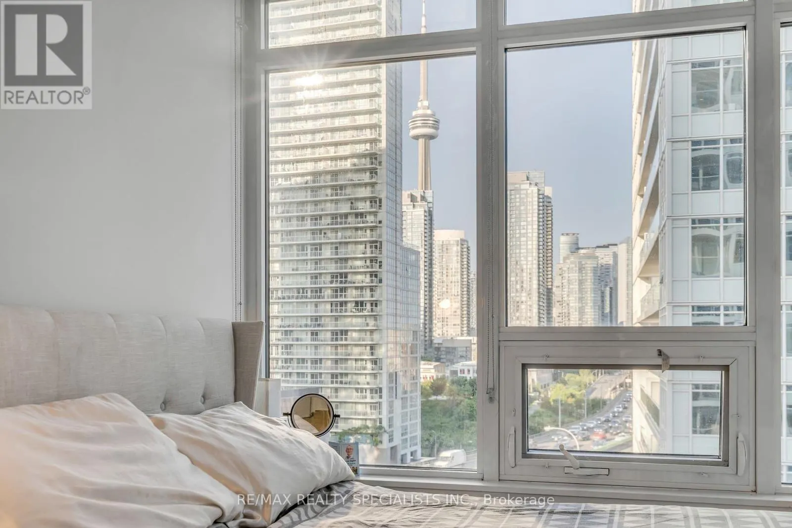 1109 - 19 BATHURST STREET